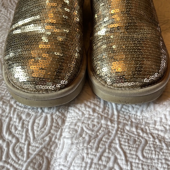 UGG Classic Short Sparkles Bootie Sequin Gold Size 6 - Picture 5 of 11